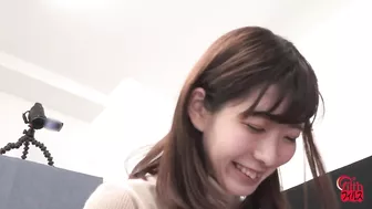 FF-457 03 Girls spreading their pussies while standing bend over and releasing a dynamic pee stream backwards