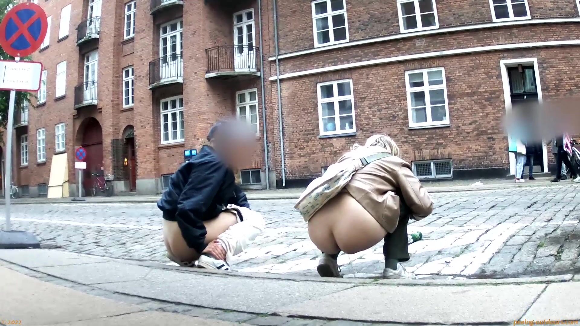 Public Piss Poster 0030 - Peeing-Outdoors Videos
