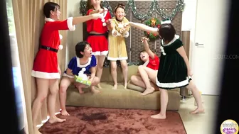 SL-604 01 Girls only christmas pee party.