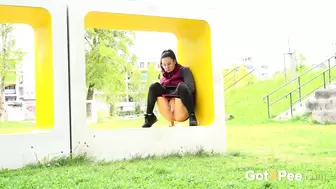 Sculpture Squatting