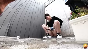 EE-787 03 Hidden camera footage of the streets: secret peeing spots.