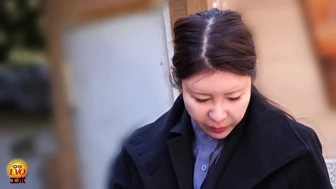 EE-824 02 Hidden camera footage of peeing in a Western-style toilet, part 4