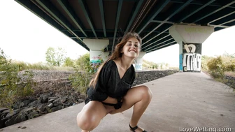 Lola Desire - Pissing Scene