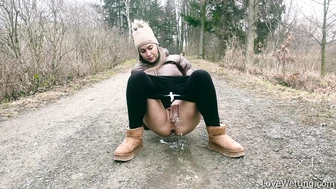 Naomi Bennet - Pissing Scene