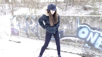 Lola Desire - Pissing Scene