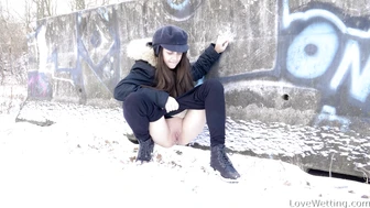 Lola Desire - Pissing Scene