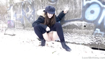 Lola Desire - Pissing Scene