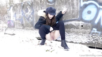 Lola Desire - Pissing Scene