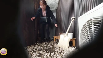 DLSL-673 02 Winter has arrived! A steamy winter pee spot