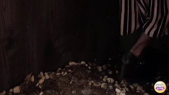 DLSL-673 03 Winter has arrived! A steamy winter pee spot