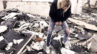 Claudia - In the house ruins