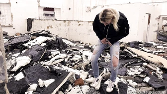 Claudia - In the house ruins