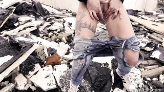Claudia - In the house ruins