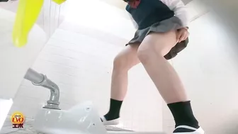 EE-598 05 Hidden footage: her pee drips before she sits down on the toilet